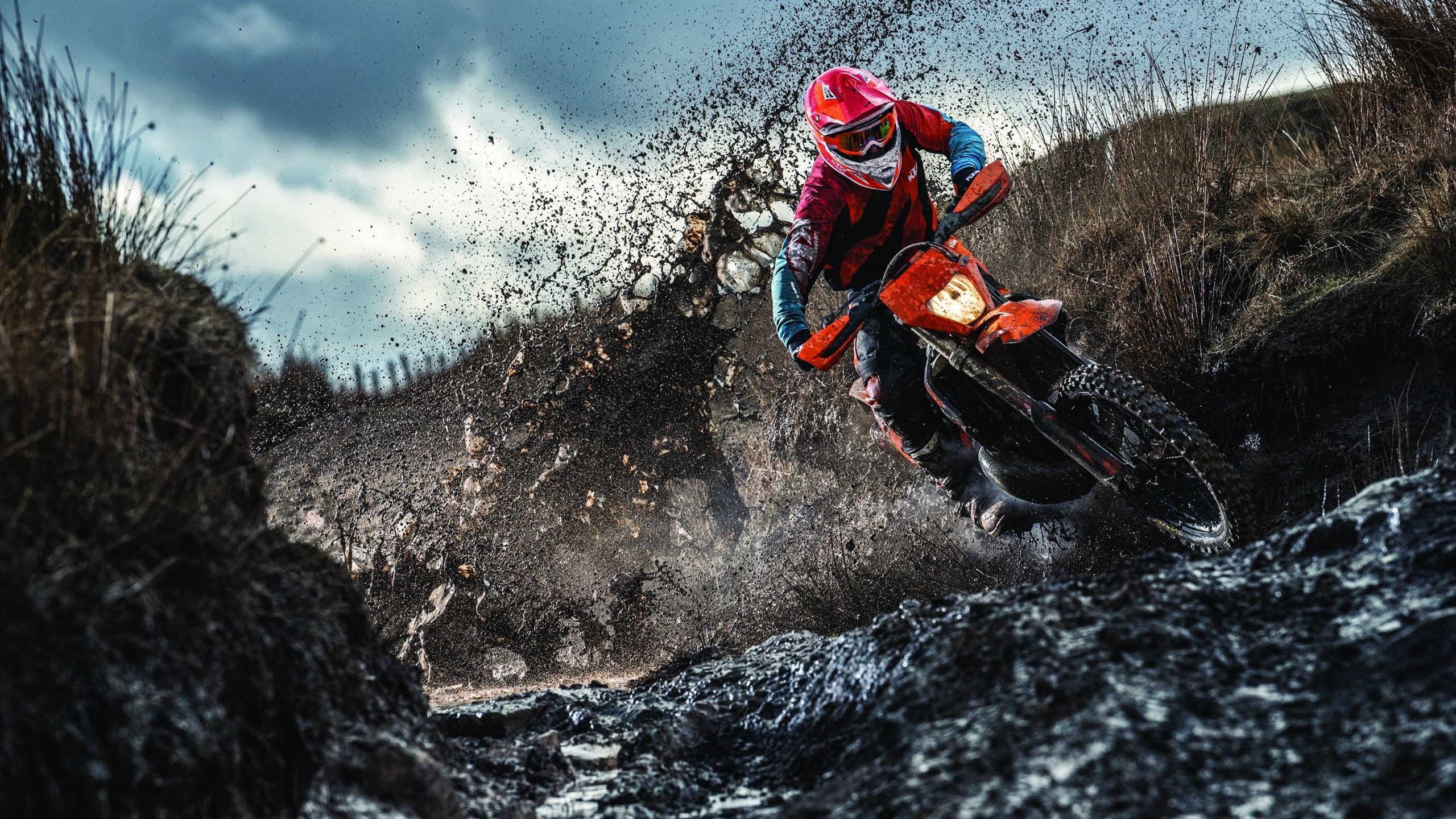 开云体育下载-撒哈拉风暴席卷圣西罗！足球版大卫战胜歌利亚，几内亚黑星斩落欧冠七冠王